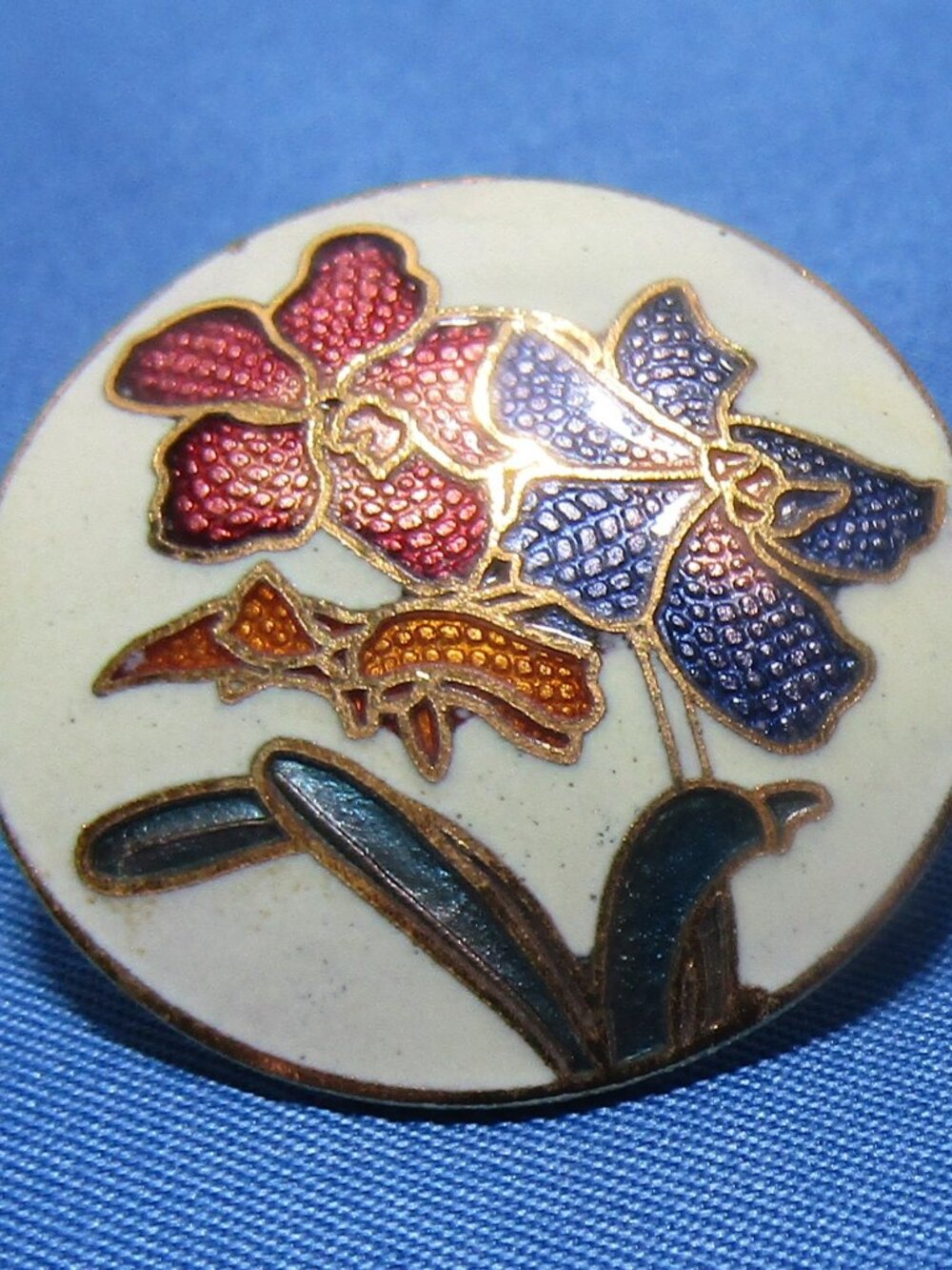 Vintage Cloisonne enamel pierced earrings white W/ lilies Floral round 1"